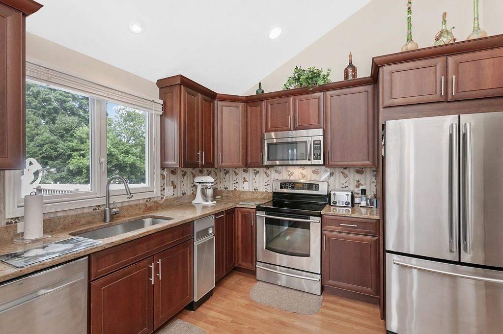 12 Ashmont Road Wellesley, MA 02481 - Photo 9 of 30