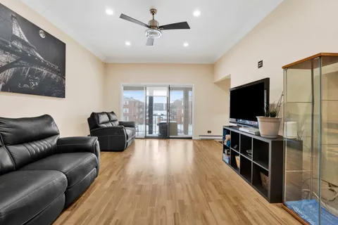 $211,500 | 9804 Karlov Avenue, Unit D, Oak Lawn, IL 60453