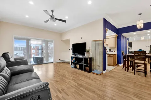 $211,500 | 9804 Karlov Avenue, Unit D, Oak Lawn, IL 60453