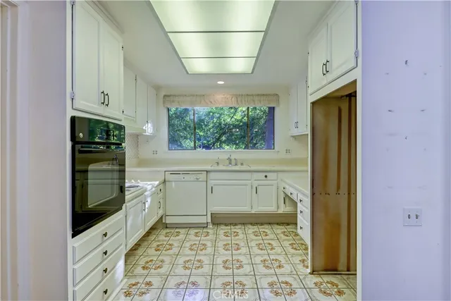 $399,000 | 2009 Via Mariposa West, Unit D, Laguna Woods, CA 92637