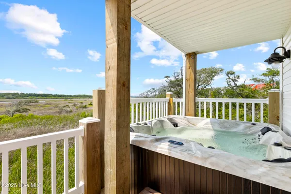 $1,290,000 | 310 Bay Circle, North Topsail Beach, NC 28460