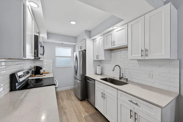 $3,900 | 3101 South Ocean Boulevard, Unit 302, Highland Beach, FL 33487