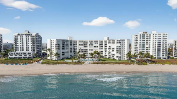 $3,900 | 3101 South Ocean Boulevard, Unit 302, Highland Beach, FL 33487