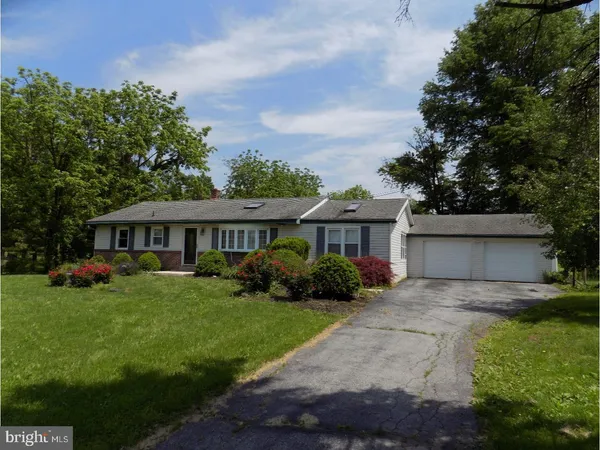 $2,300 | 3168 Middle Creek Road, Gilbertsville, PA 19525