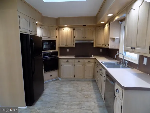 $2,300 | 3168 Middle Creek Road, Gilbertsville, PA 19525