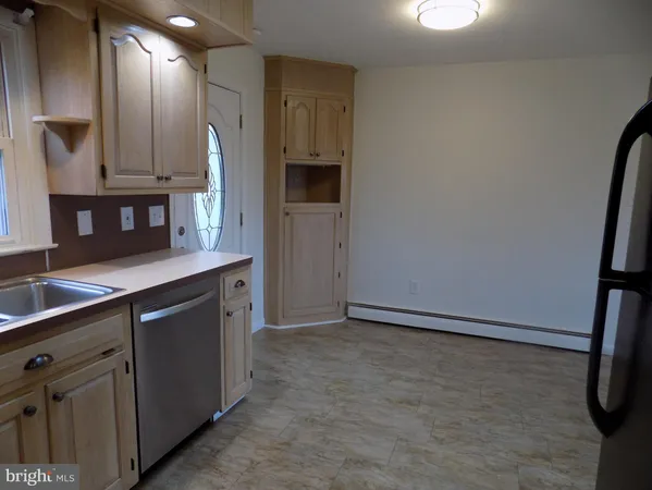 $2,300 | 3168 Middle Creek Road, Gilbertsville, PA 19525