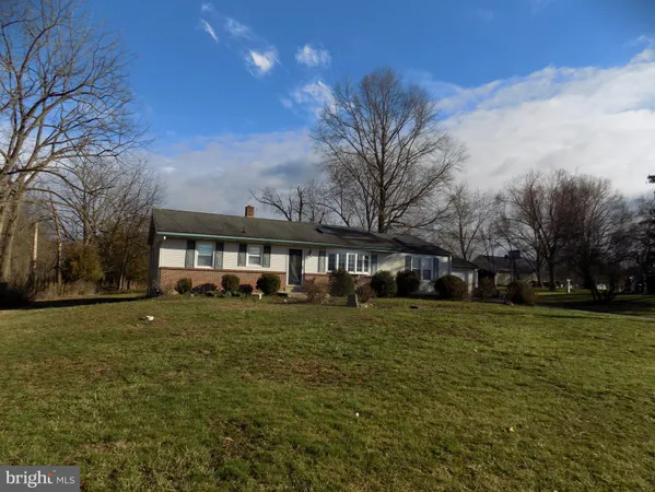 $2,300 | 3168 Middle Creek Road, Gilbertsville, PA 19525