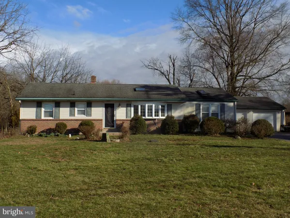 $2,300 | 3168 Middle Creek Road, Gilbertsville, PA 19525