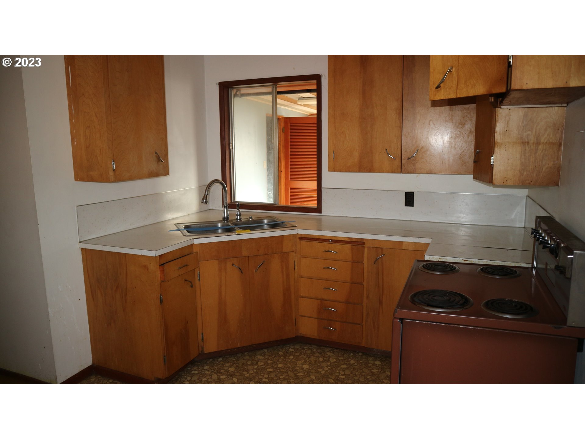 19480 Southeast Sunnyside Road Damascus, OR 97089 - Photo 14 of 16 a kitchen with sink and cabinets