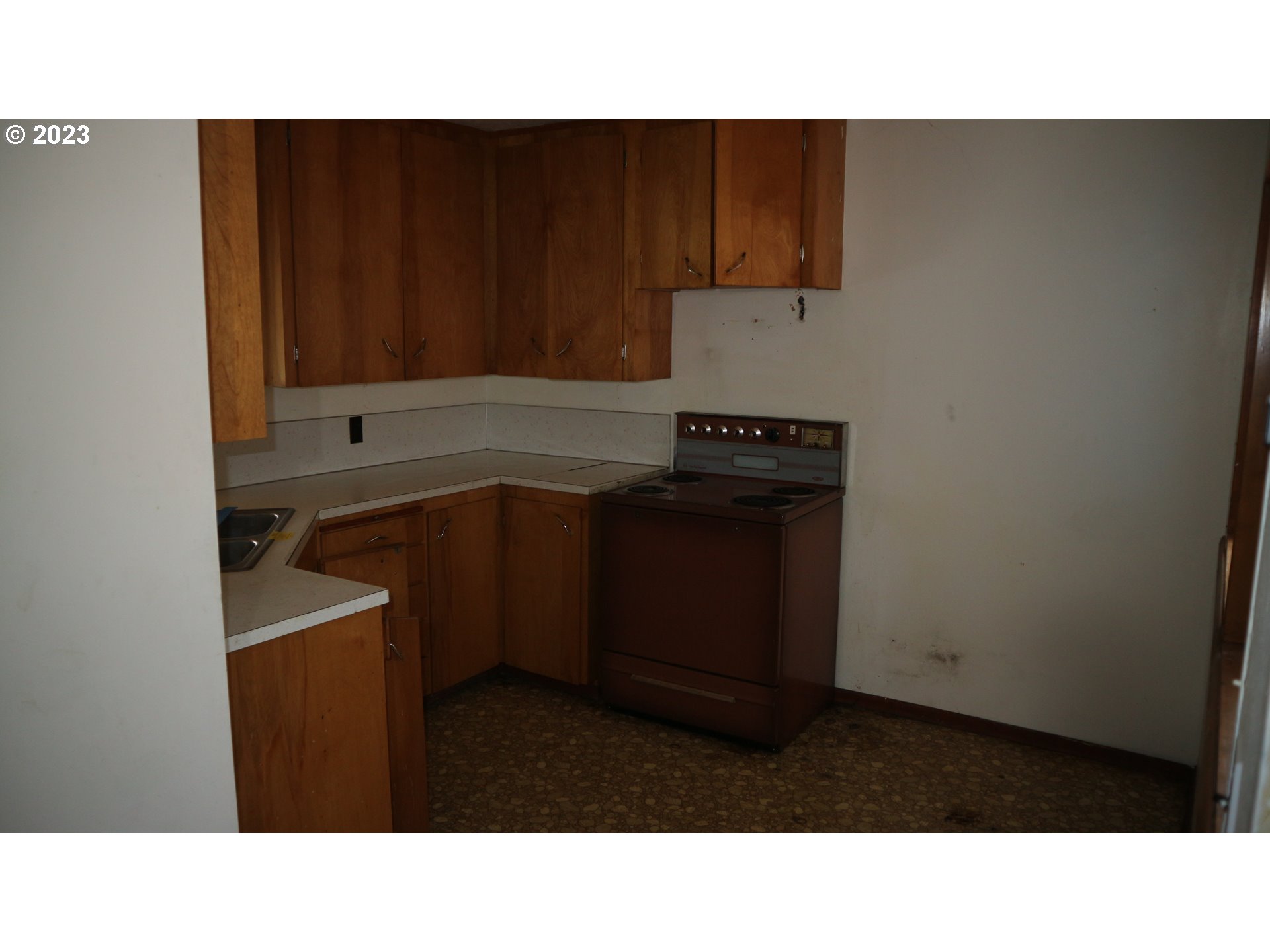 19480 Southeast Sunnyside Road Damascus, OR 97089 - Photo 9 of 16 a kitchen with a sink and cabinets