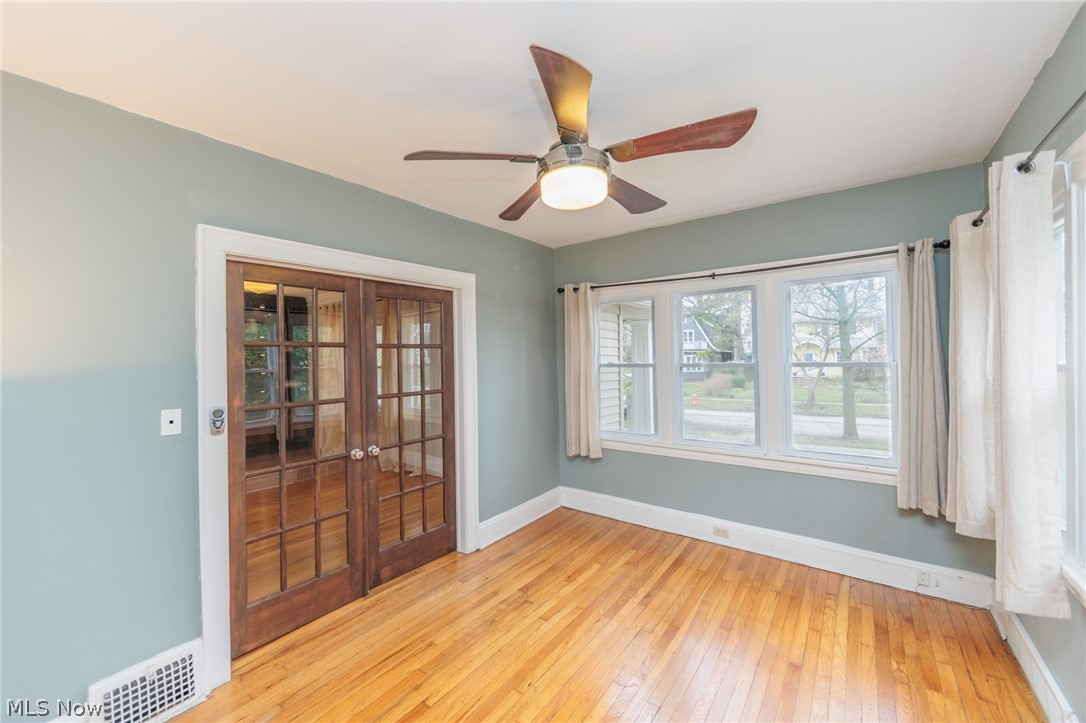 3044 Coleridge Road Cleveland, OH 44118 - Photo 6 of 37