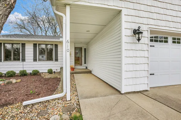 $398,000 | 610 North Craig Drive, Mahomet, IL 61853