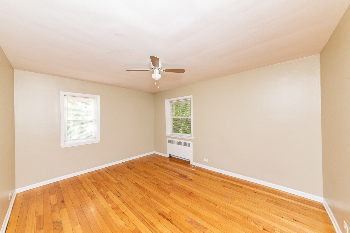 225 Custer Avenue, Unit 3 Evanston, IL 60202 - Photo 7 of 13 a view of a bedroom with a bed and a window