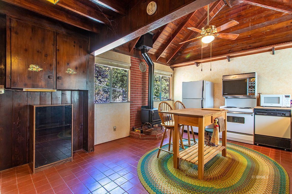 52700 Pine Cove Road Idyllwild, CA 92549 - Photo 23 of 46 Eat in kitchen