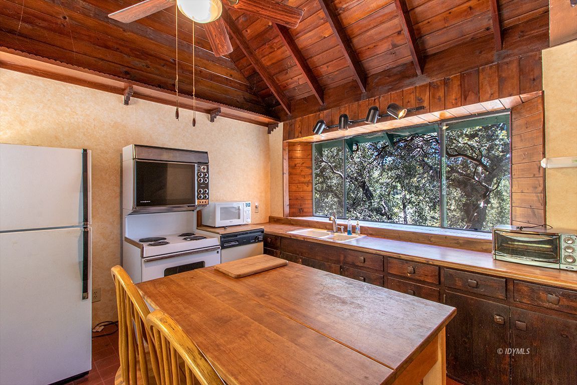 52700 Pine Cove Road Idyllwild, CA 92549 - Photo 25 of 46 Picture window above sink