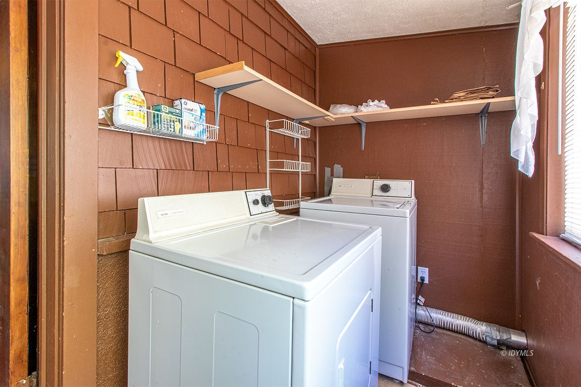 52700 Pine Cove Road Idyllwild, CA 92549 - Photo 30 of 46 Laundry area