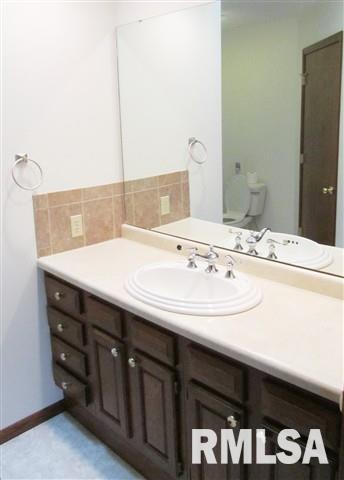 5905 Utica Ridge Road Davenport, IA 52807 - Photo 11 of 12