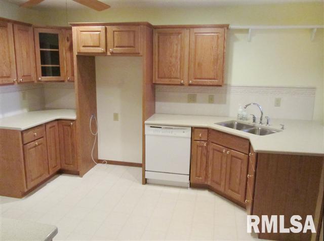 5905 Utica Ridge Road Davenport, IA 52807 - Photo 7 of 12