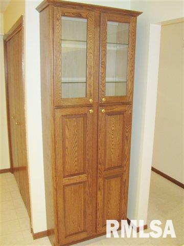 5905 Utica Ridge Road Davenport, IA 52807 - Photo 9 of 12