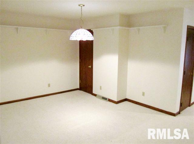 5905 Utica Ridge Road Davenport, IA 52807 - Photo 10 of 12