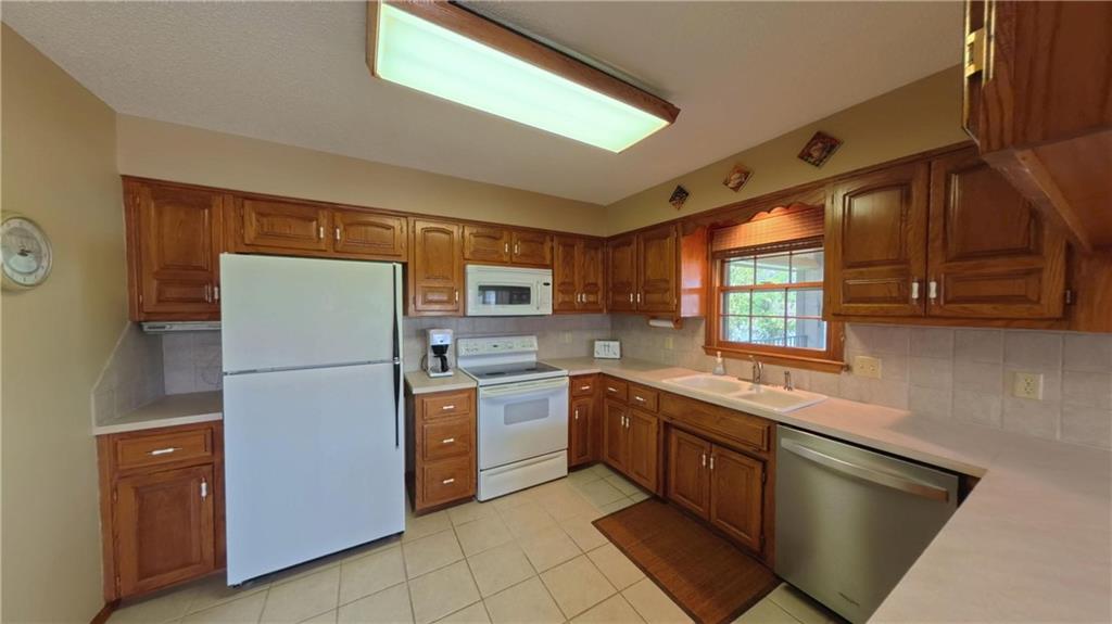 107 Lighthouse Point Gallatin, MO 64640 - Photo 4 of 58 Gallery Image 4