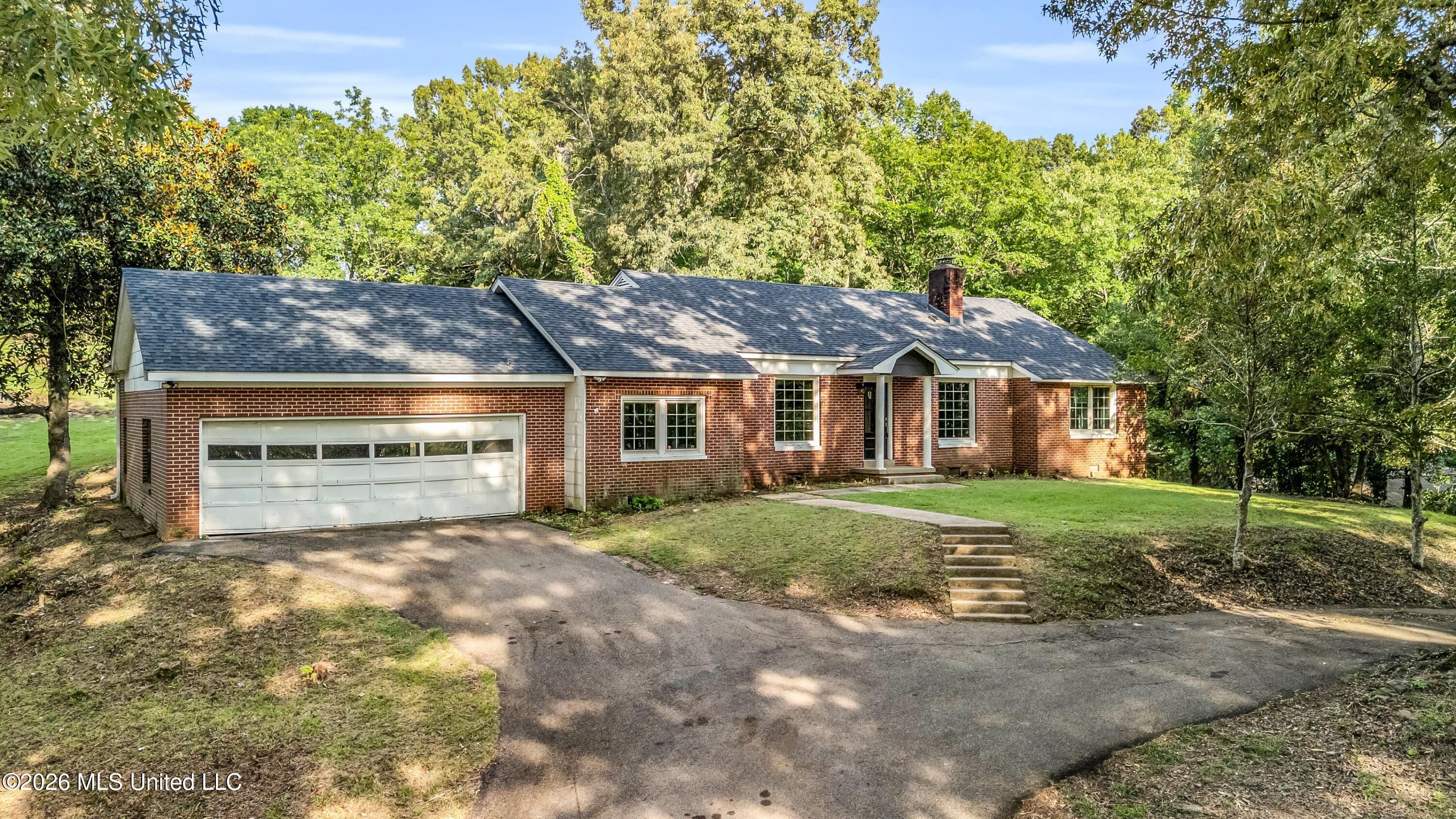 634 Ridge Road Columbus, MS 39705 - Photo 26 of 37 634 Front side