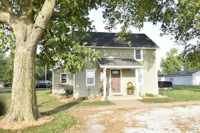 $176,000 | 308 South Locust Street, Earl Park, IN 47942