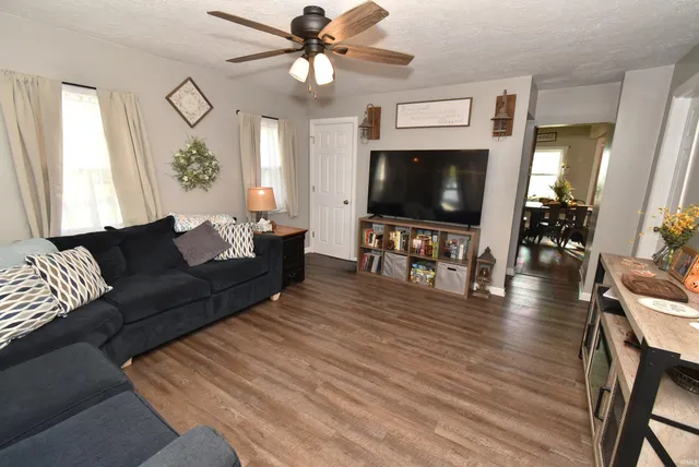 $176,000 | 308 South Locust Street, Earl Park, IN 47942