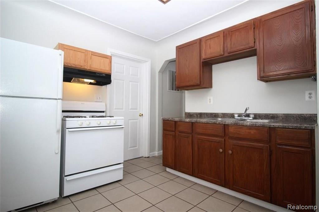 7074 Toepfer Road Warren, MI 48091 - Photo 2 of 15