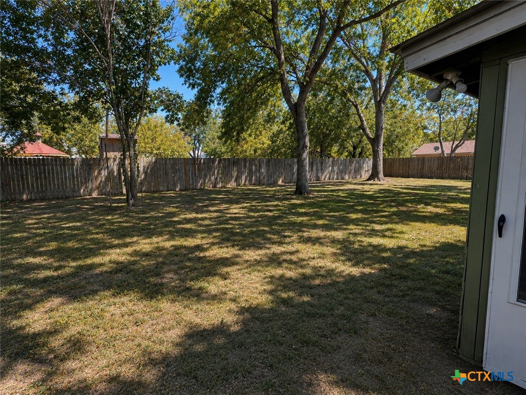511 East Milam Street Luling, TX 78648 - Photo 12 of 12