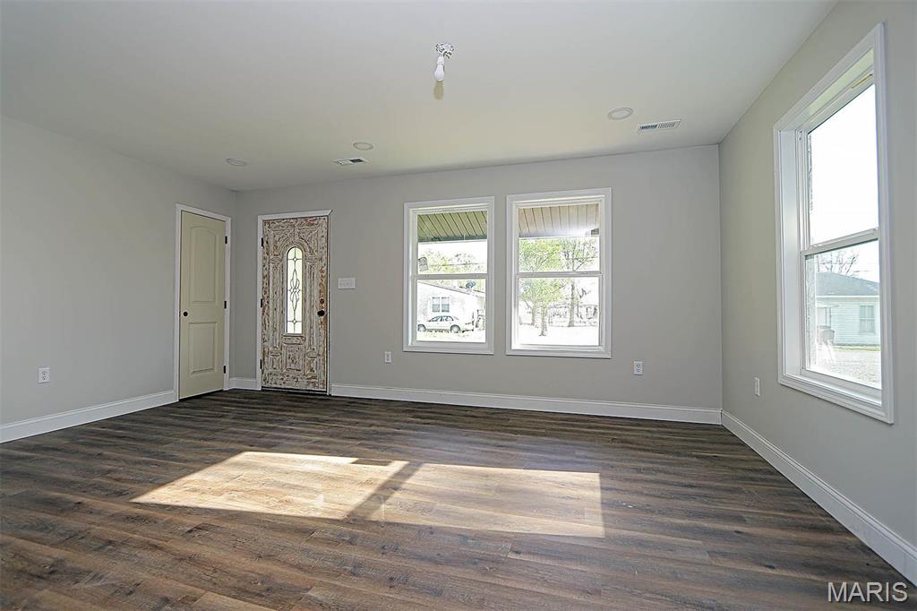 804 Mcphfeters Street Oran, MO 63771 - Photo 7 of 32