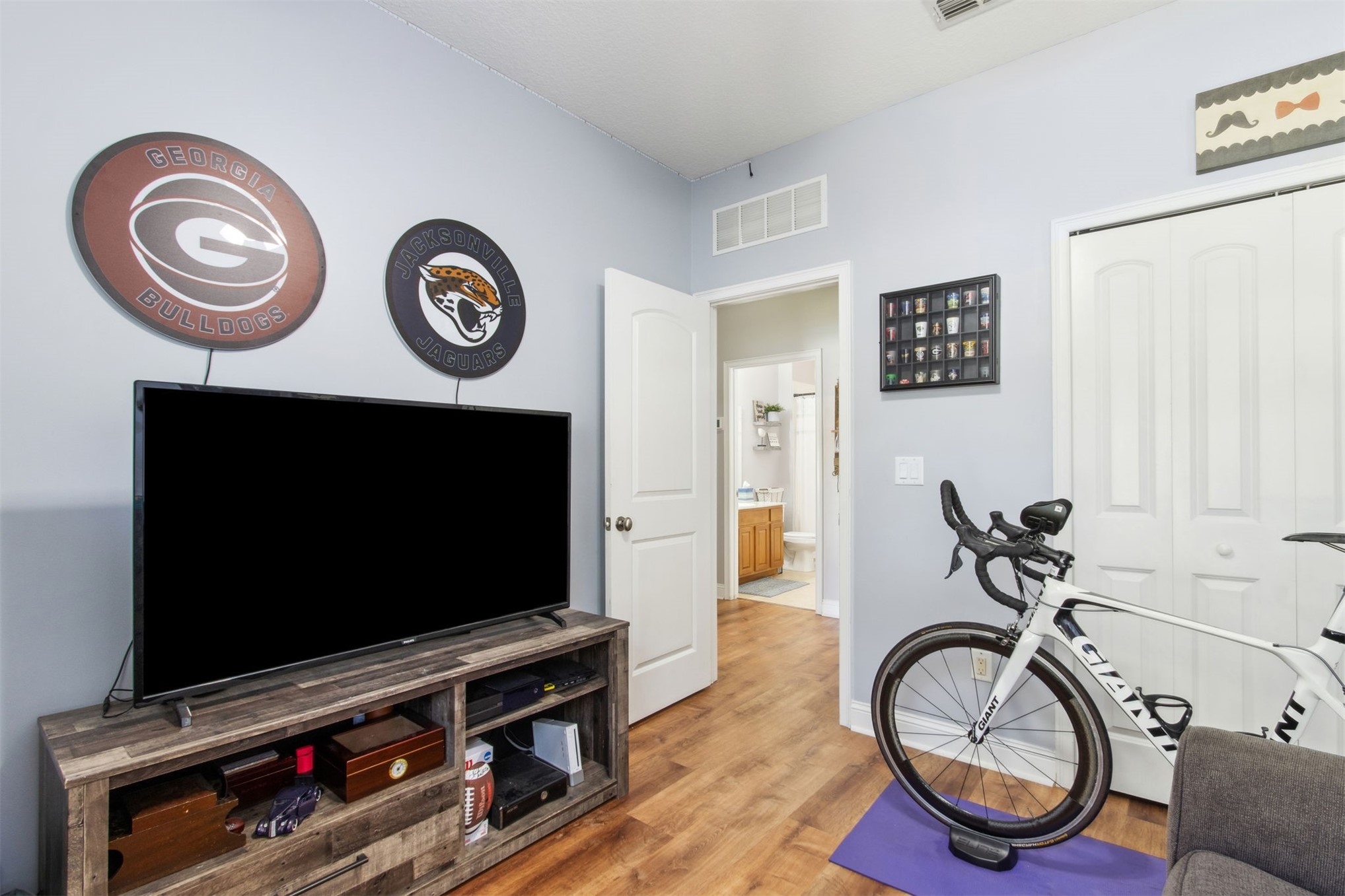 86027 Maple Leaf Place Yulee, FL 32097 - Photo 29 of 38 a living room with furniture and a flat screen tv