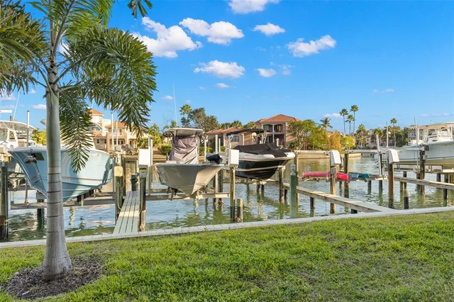 $749,900 | 343 Madeira Circle, St. Petersburg, FL 33715