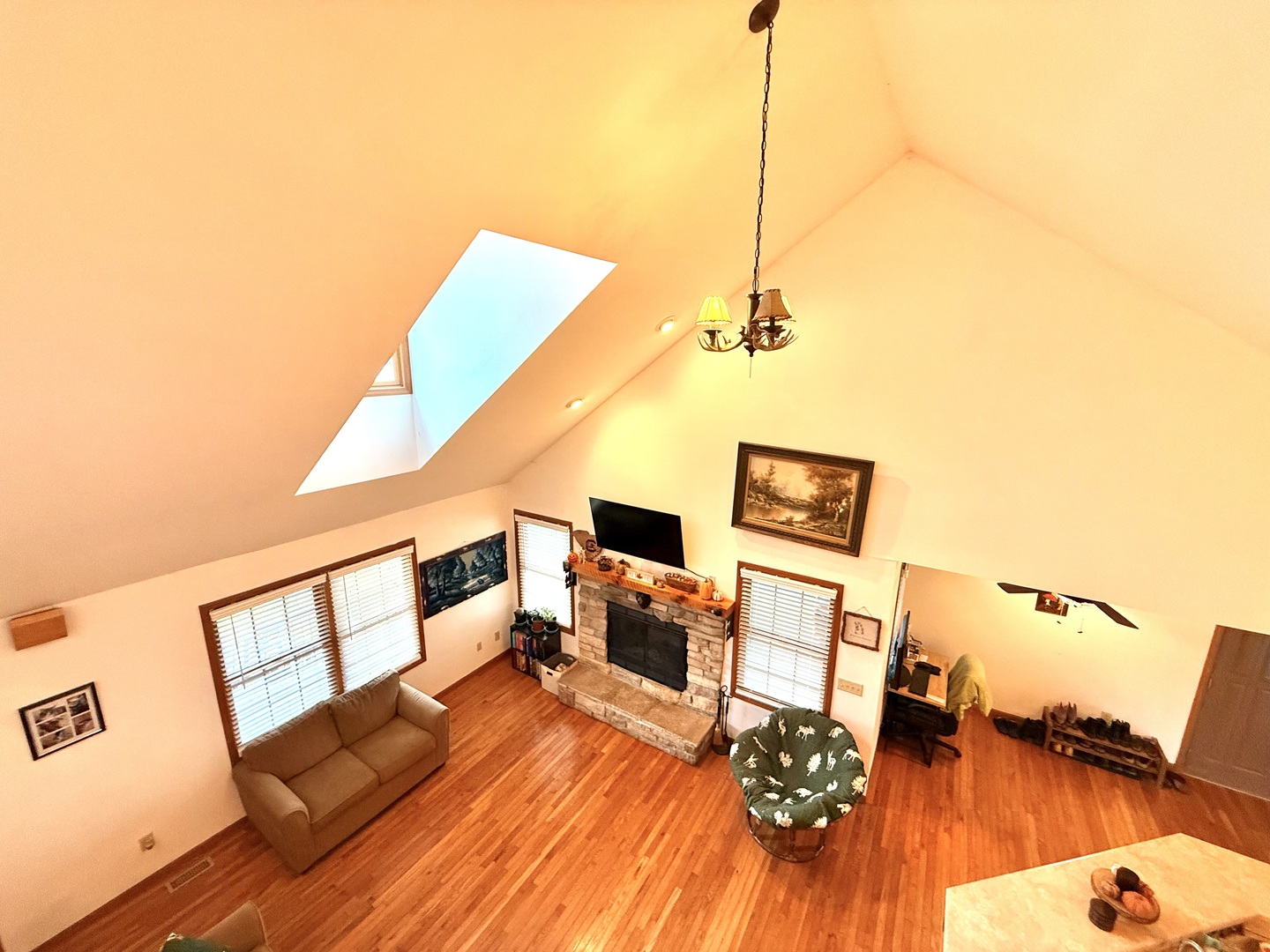 14944 South Steward Road Rochelle, IL 61068 - Photo 5 of 32 a living room with furniture and a flat screen tv
