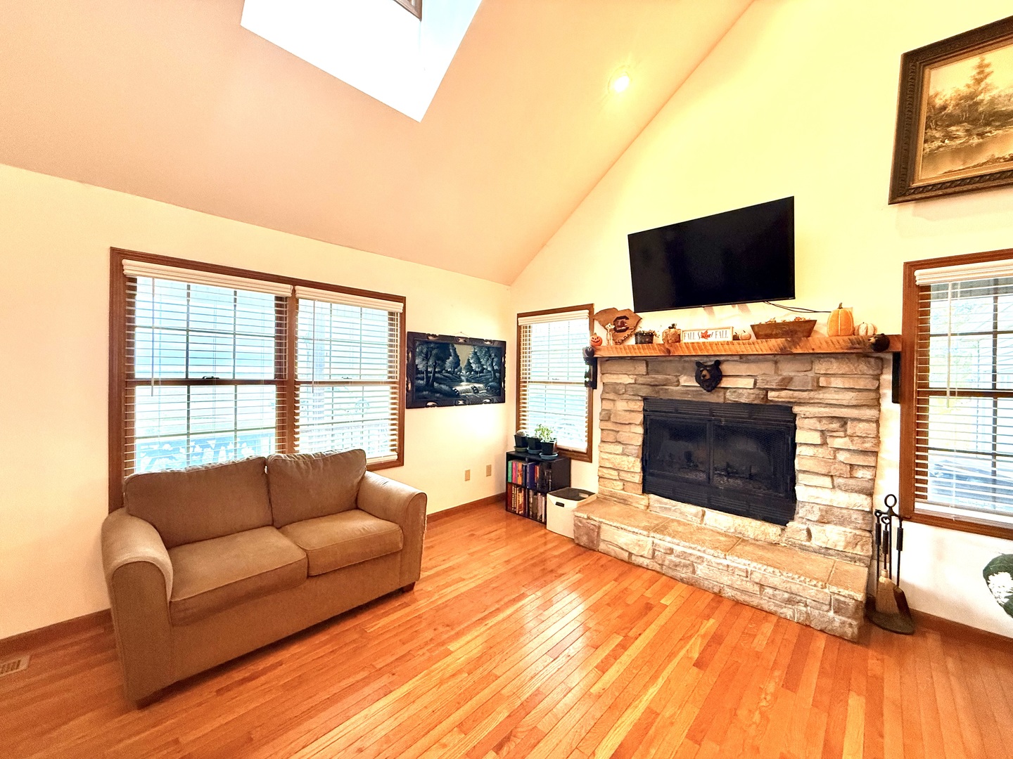 14944 South Steward Road Rochelle, IL 61068 - Photo 7 of 32 a living room with furniture and a flat screen tv