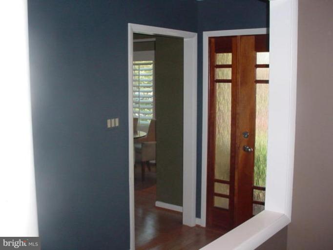 7525 Salem Road Falls Church, VA 22043 - Photo 15 of 30 Entrance / Foyer