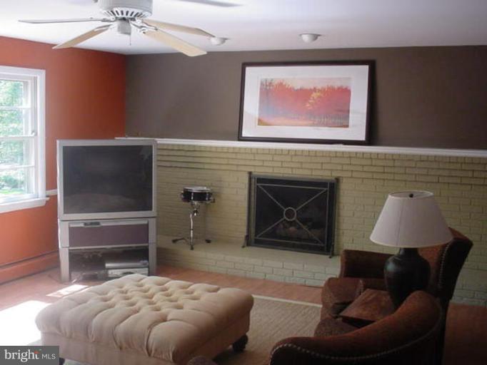 7525 Salem Road Falls Church, VA 22043 - Photo 10 of 30 Family Room