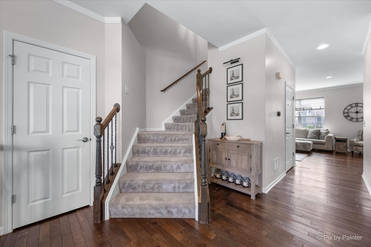 272 Bennett Drive Carol Stream, IL 60188 - Photo 5 of 46