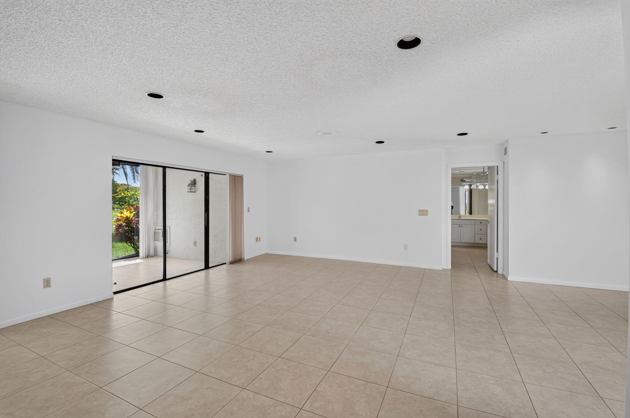 9264 Vista Del Lago, Unit A Boca Raton, FL 33428 - Photo 14 of 48 Living Room