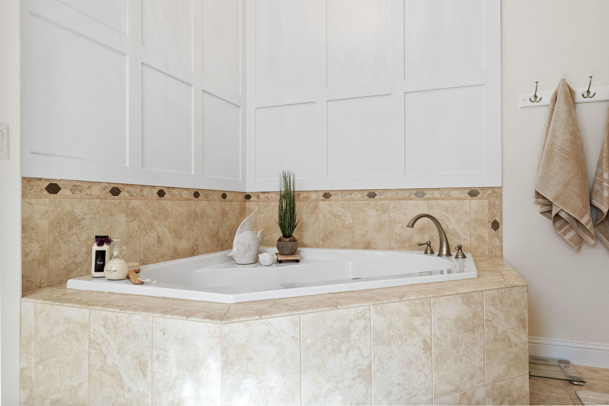 10288 Sundance Ridge Loop Redmond, OR 97756 - Photo 36 of 55 Primary Bathtub