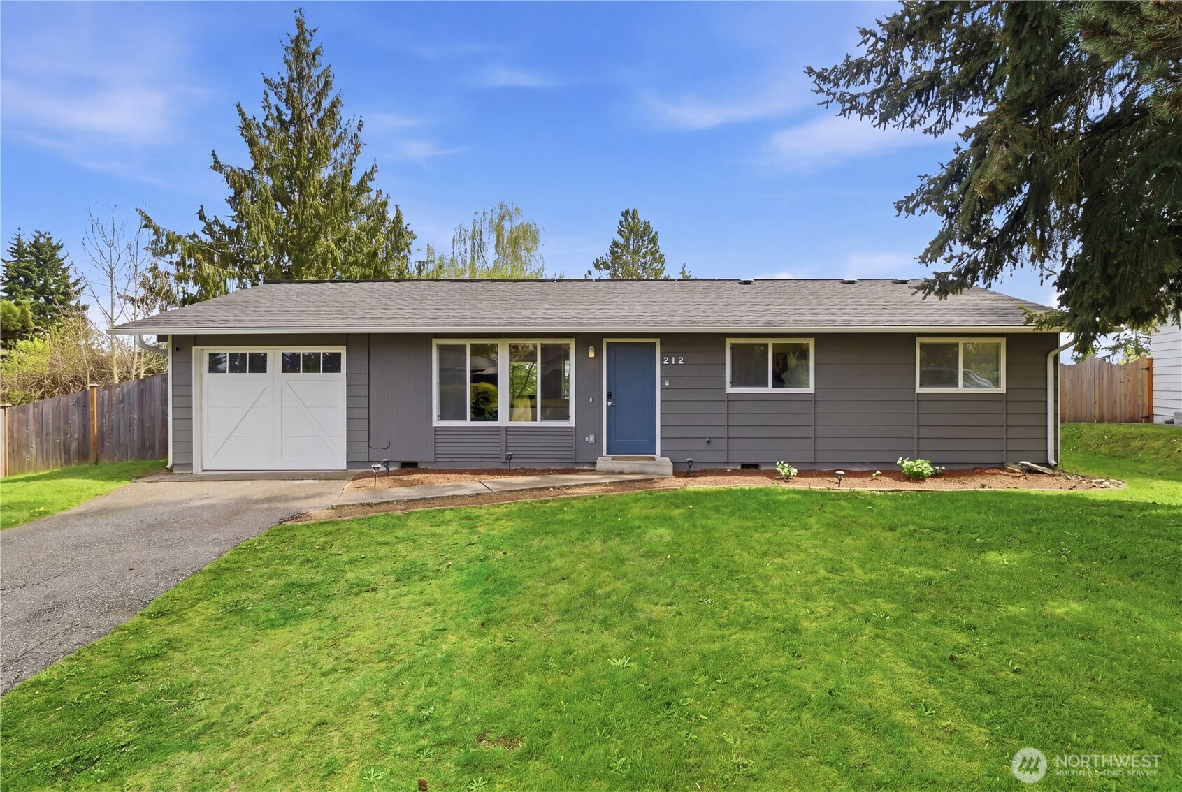 212 76th Place Southwest Everett, WA 98203 - Photo 1 of 33