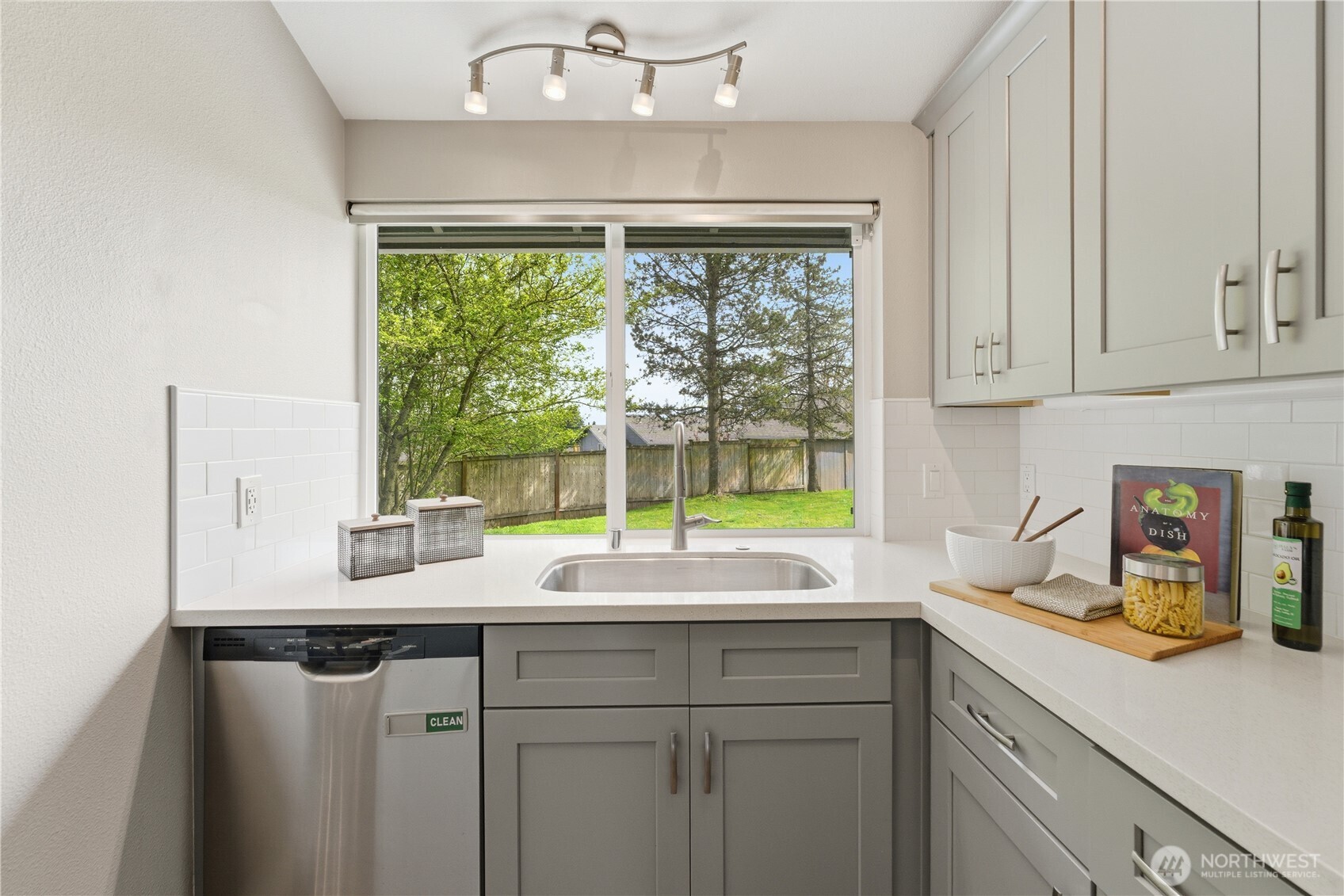 212 76th Place Southwest Everett, WA 98203 - Photo 11 of 33