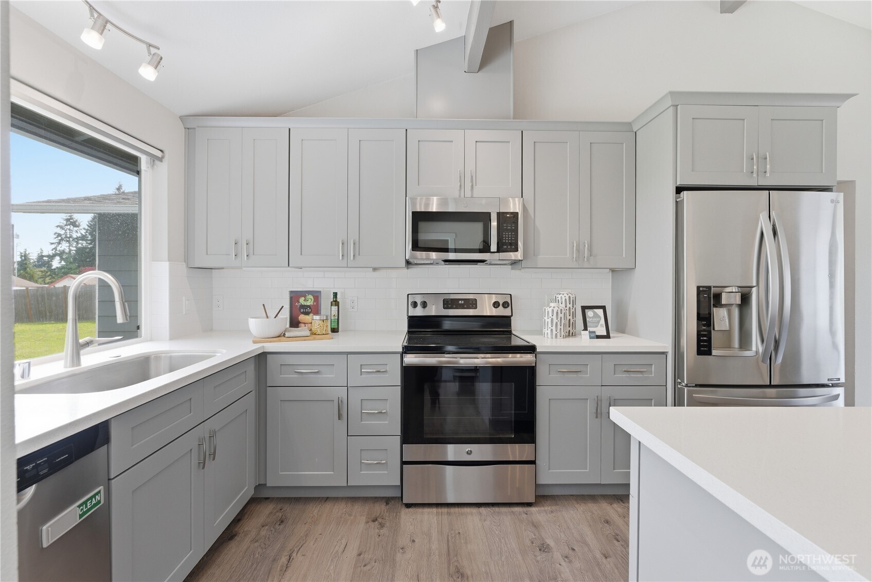 212 76th Place Southwest Everett, WA 98203 - Photo 8 of 33