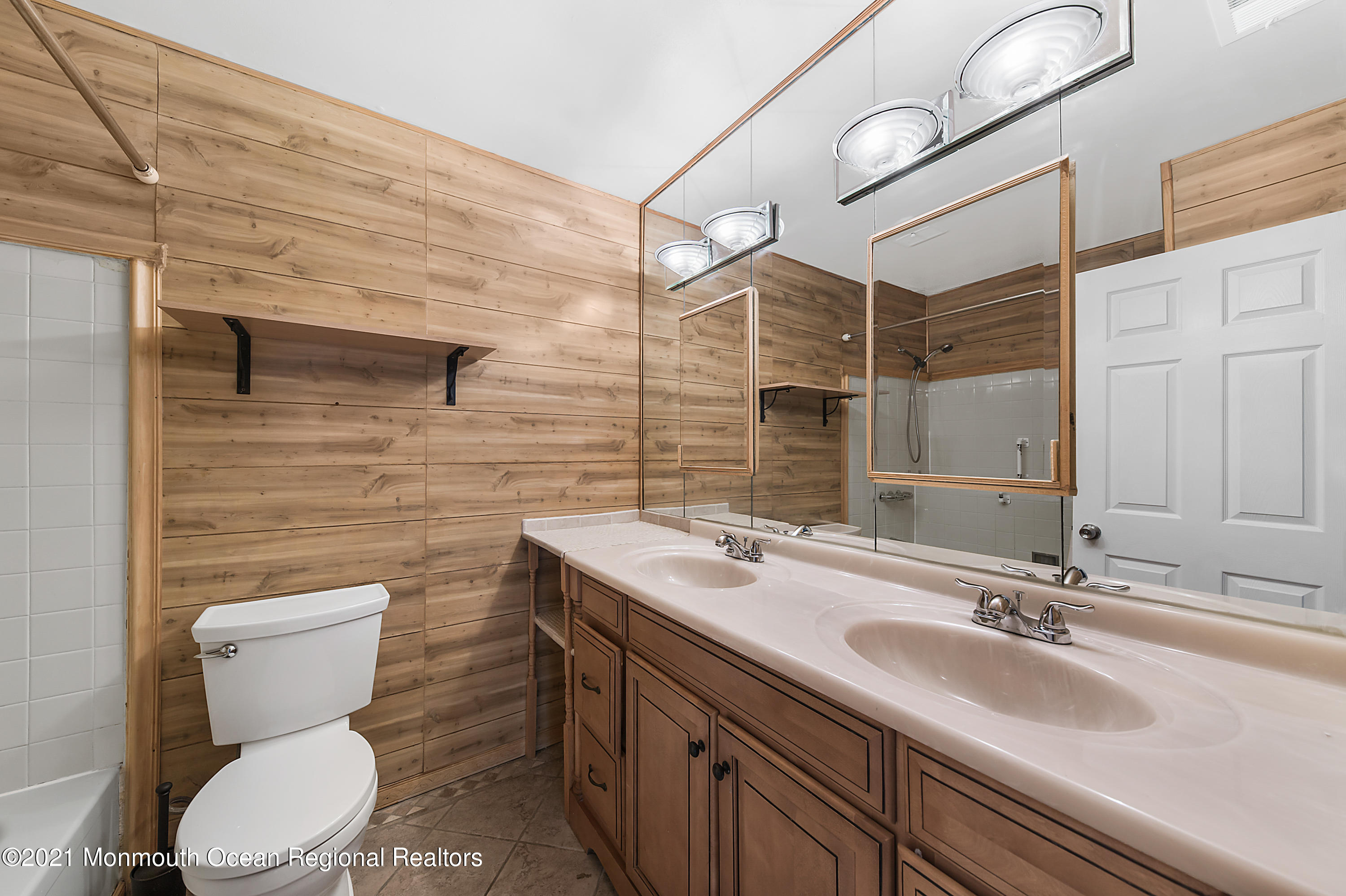 61 Stillwells Corner Road Freehold, NJ 07728 - Photo 15 of 20 61StillwellsConerRd-11