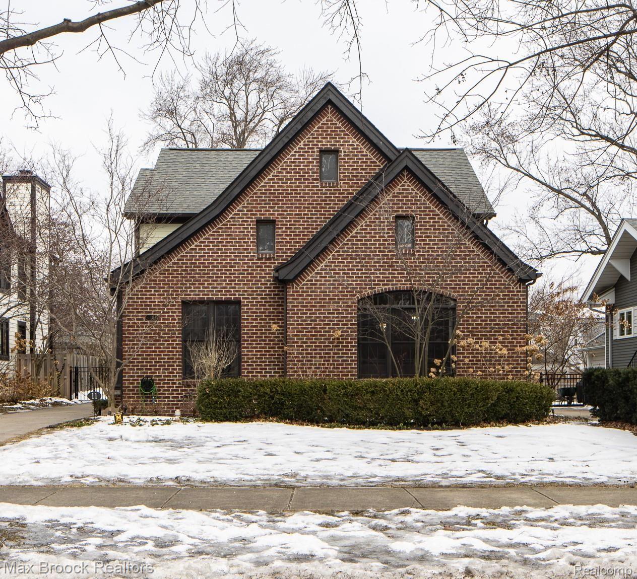 11 Devonshire Road Pleasant Ridge, MI 48069 - Photo 1 of 46 11 Devonshire