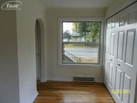 253 North Milford Road Highland, MI 48357 - Photo 4 of 20 20375958-3.JPG