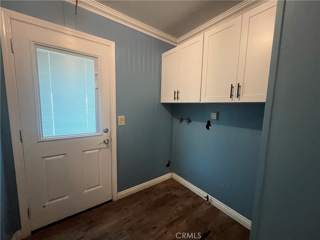 1560 Massachusetts, Unit 89 Riverside, CA 92507 - Photo 7 of 20 Laundry