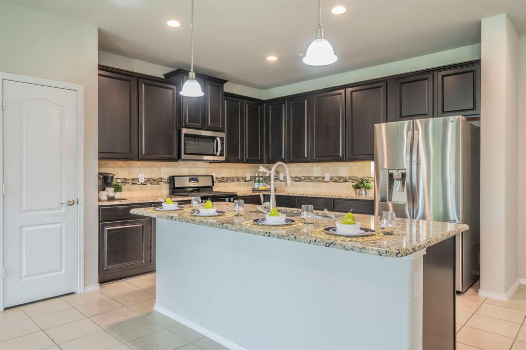 1621 Ranch Trail Road Aubrey, TX 76227 - Photo 11 of 38 Gallery Image 11
