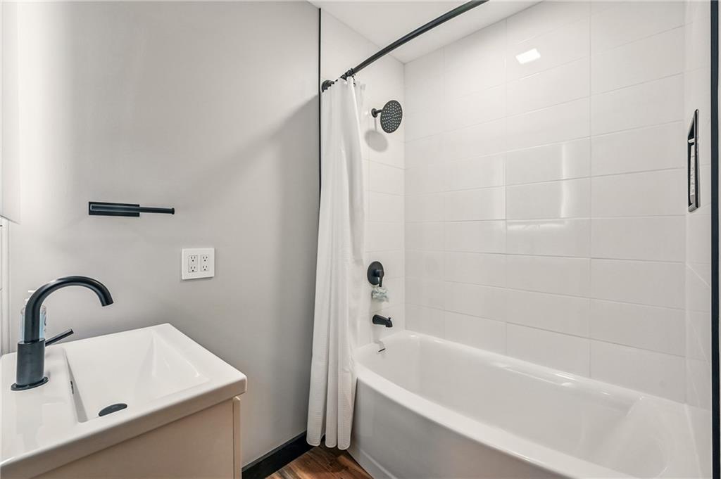 965 Rutledge Road Transfer, PA 16154 - Photo 32 of 50 2nd full bathroom