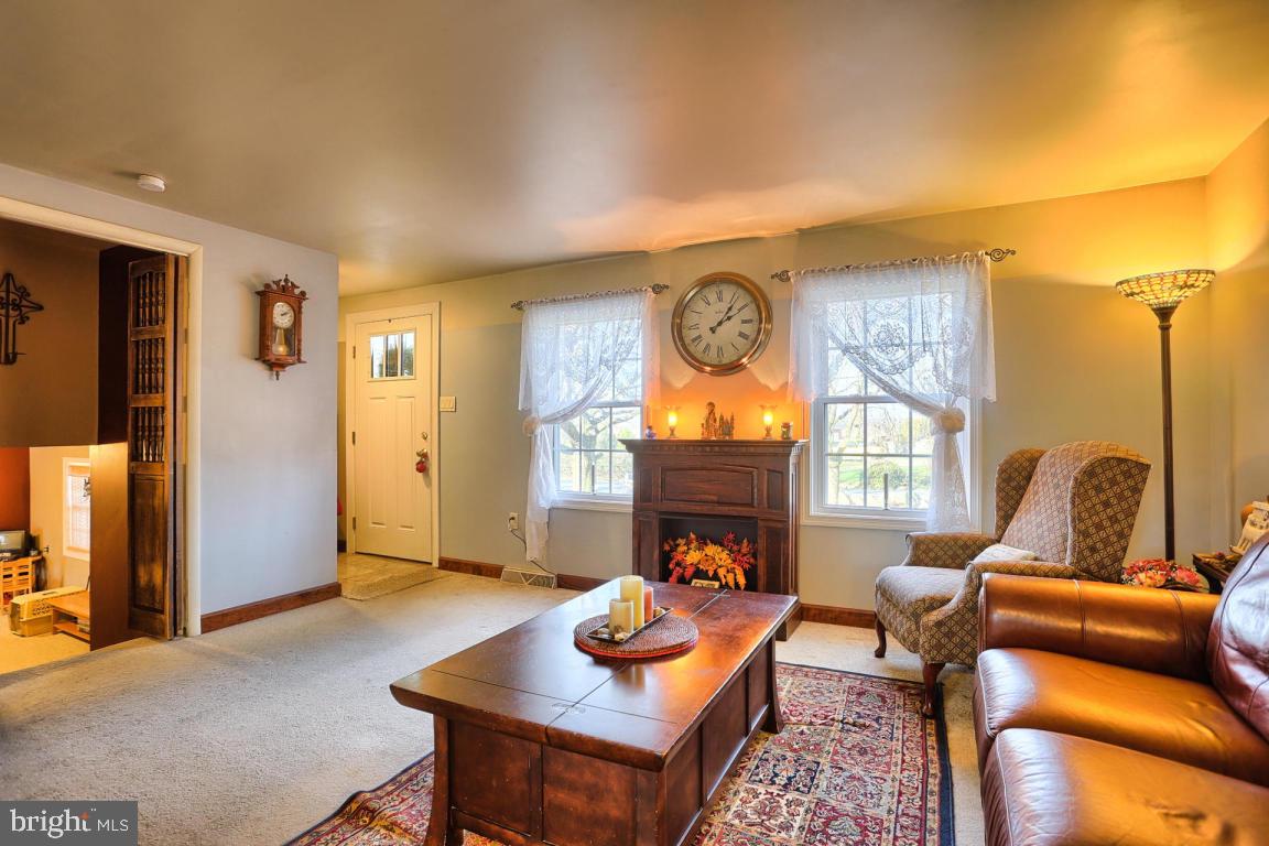408 East Oregon Road Lancaster, PA 17601 - Photo 3 of 27 Gallery Image 3